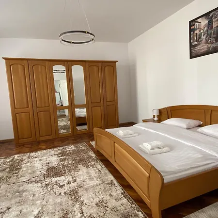 Ely's Place Apartment *